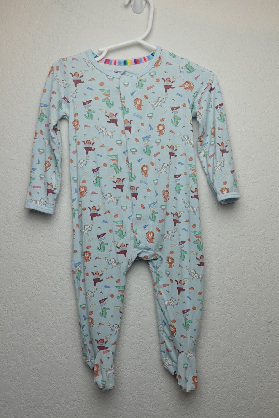 Adorable Magnetic Me 'I Like Big Punts Foote' Baby Sleeper size 3-6 months